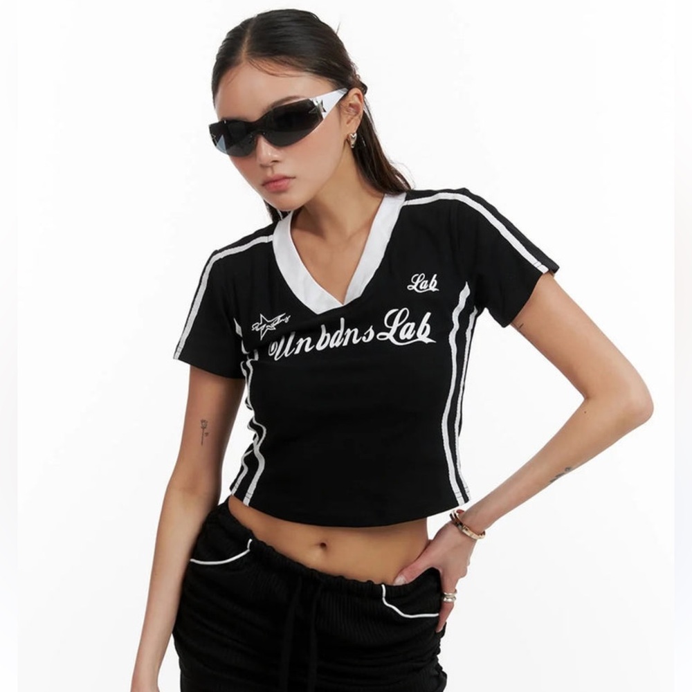 [brand new] Lewkin Y2K black cropped tee